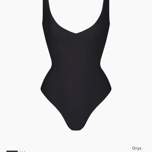SKIMS  plunge V-neck thong bodysuit in Onyx Sz L